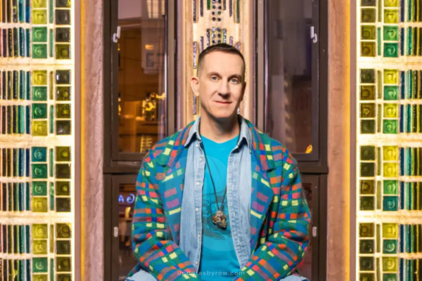 Revel in Style: Jeremy Scott’s 500 Costumes Set the Stage for an Unforgettable Cabaret in Berlin!