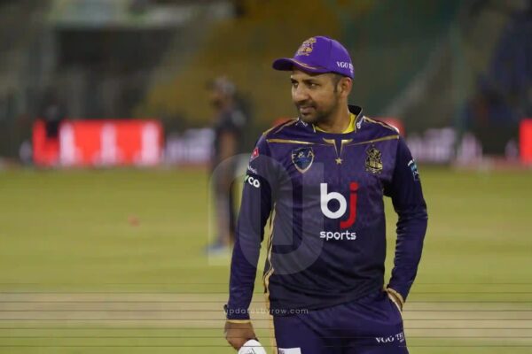 Sarfaraz Ahmed dismisses retirement rumors ahead of PSL 10, confirming he hasn’t retired yet. The former Pakistan captain shares his hopes of returning to competitive cricket and takes on a new leadership role with Quetta Gladiators in PSL 2025.